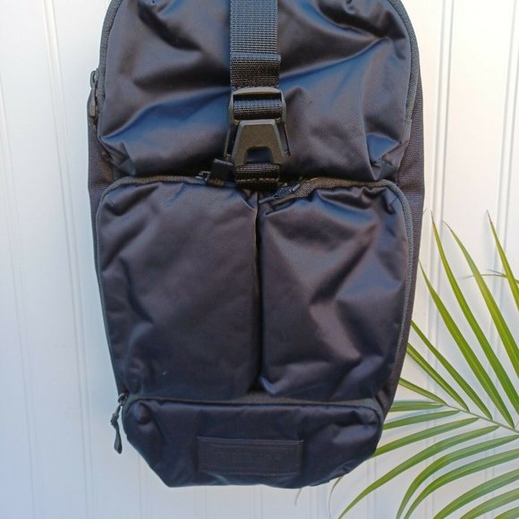 Timbuk2 Vapor Sling Crossbody Bag Black New Padded Pockets Tote One Shoulder - Picture 4 of 9